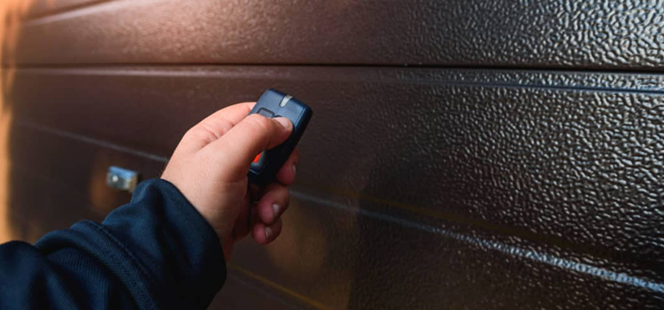 automatic door opener with remote control in San Fernando